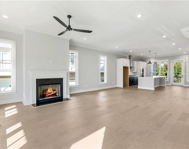 2035 Parkside Lane - Photo Thumbnail 5