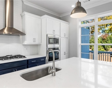2035 Parkside Lane - Photo Thumbnail 17