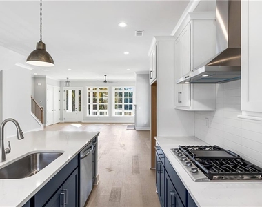 2035 Parkside Lane - Photo Thumbnail 15