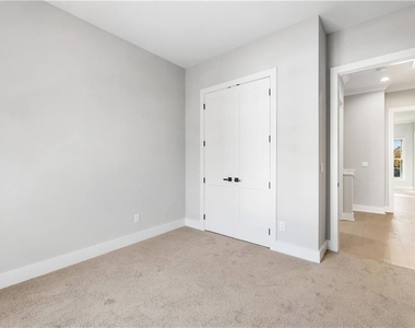 2035 Parkside Lane - Photo Thumbnail 35