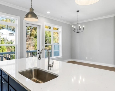2035 Parkside Lane - Photo Thumbnail 18