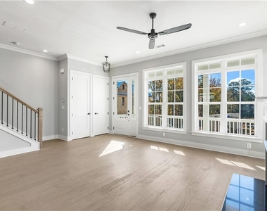 2035 Parkside Lane - Photo Thumbnail 7
