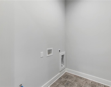 2035 Parkside Lane - Photo Thumbnail 37