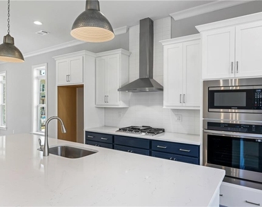 2035 Parkside Lane - Photo Thumbnail 14