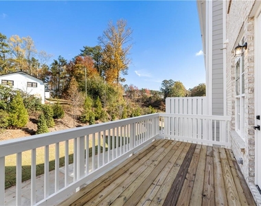 2035 Parkside Lane - Photo Thumbnail 21
