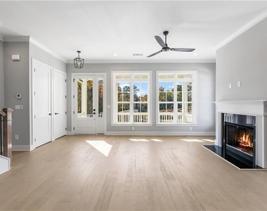 2035 Parkside Lane - Photo Thumbnail 8