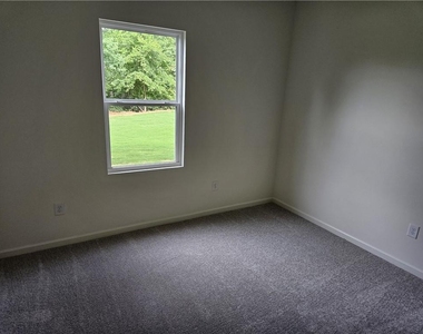 326 Silverton Drive - Photo Thumbnail 12