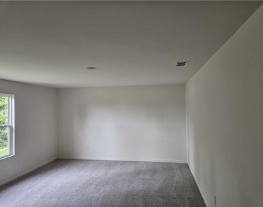 326 Silverton Drive - Photo Thumbnail 8