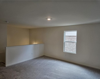 326 Silverton Drive - Photo Thumbnail 3