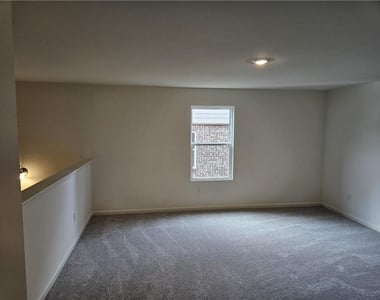 326 Silverton Drive - Photo Thumbnail 14
