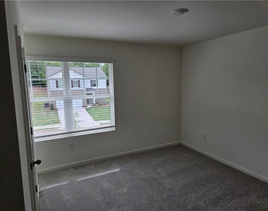 326 Silverton Drive - Photo Thumbnail 18