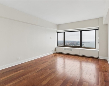 175 E Delaware Place - Photo Thumbnail 17