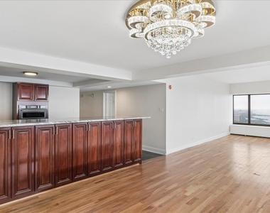 175 E Delaware Place - Photo Thumbnail 4