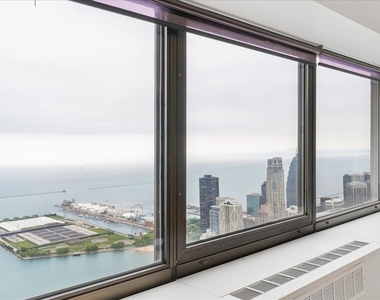 175 E Delaware Place - Photo Thumbnail 1