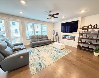 4236 Hickory Pine Alley - Photo Thumbnail 5