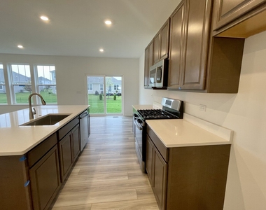 25550 W Maurice Lane - Photo Thumbnail 5