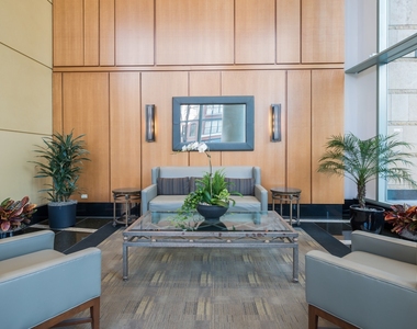 345 N Lasalle Drive - Photo Thumbnail 3