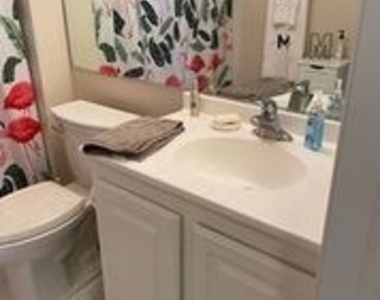 345 N Lasalle Drive - Photo Thumbnail 10