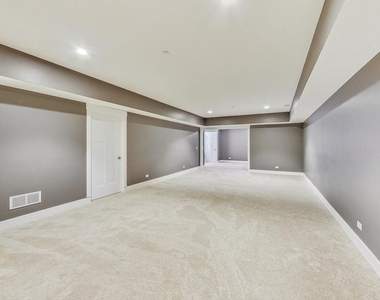 8101 Floral Avenue - Photo Thumbnail 31