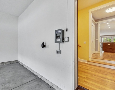 8101 Floral Avenue - Photo Thumbnail 37