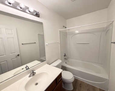 652 Lincoln Station Drive - Photo Thumbnail 9