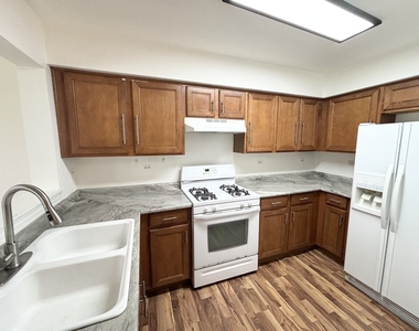 652 Lincoln Station Drive - Photo Thumbnail 3