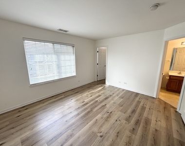 652 Lincoln Station Drive - Photo Thumbnail 5
