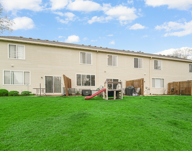1882 N Wentworth Circle - Photo Thumbnail 27