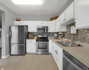 1882 N Wentworth Circle - Photo Thumbnail 11