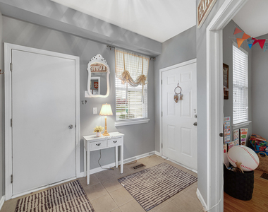 1882 N Wentworth Circle - Photo Thumbnail 4