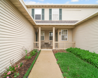 1882 N Wentworth Circle - Photo Thumbnail 2