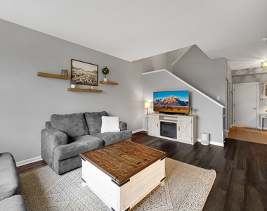 1882 N Wentworth Circle - Photo Thumbnail 10