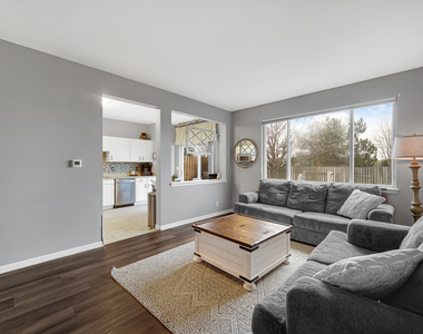 1882 N Wentworth Circle - Photo Thumbnail 7