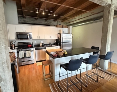 333 S Desplaines Street - Photo Thumbnail 4