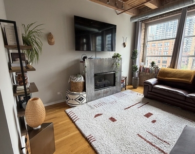 333 S Desplaines Street - Photo Thumbnail 1