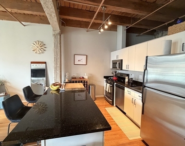 333 S Desplaines Street - Photo Thumbnail 5