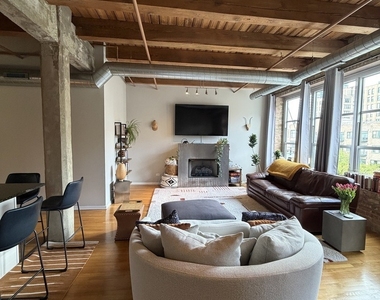 333 S Desplaines Street - Photo Thumbnail 2
