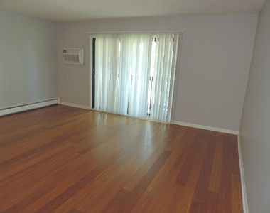 7425 Brookdale Drive - Photo Thumbnail 5