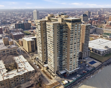 6301 N Sheridan Road - Photo Thumbnail 25