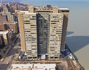 6301 N Sheridan Road - Photo Thumbnail 24