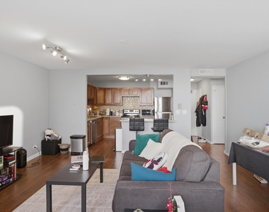 6301 N Sheridan Road - Photo Thumbnail 12