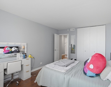 6301 N Sheridan Road - Photo Thumbnail 22
