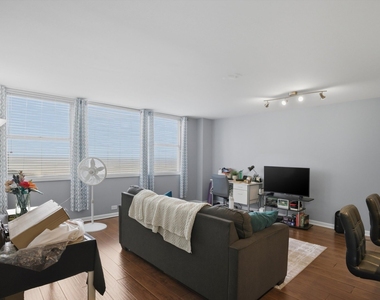 6301 N Sheridan Road - Photo Thumbnail 9