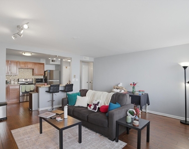 6301 N Sheridan Road - Photo Thumbnail 11