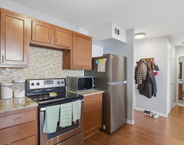 6301 N Sheridan Road - Photo Thumbnail 16