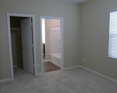 1025 Blue Beech Lane - Photo Thumbnail 11