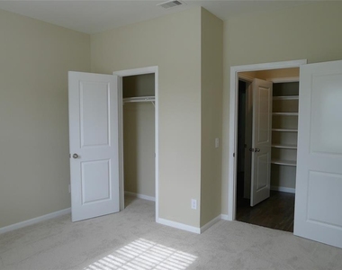 1025 Blue Beech Lane - Photo Thumbnail 10