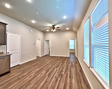 11552 Persimmon Street - Photo Thumbnail 19