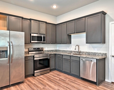 11552 Persimmon Street - Photo Thumbnail 8