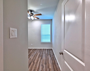 11552 Persimmon Street - Photo Thumbnail 27